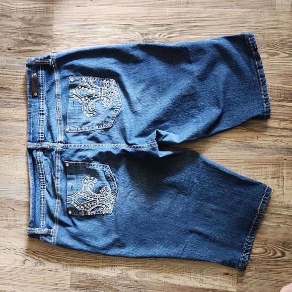 Royalty demin shorts - Picture 2 of 4